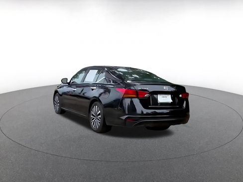 Used 2025 Nissan Altima 2.5 SV FWD image 10