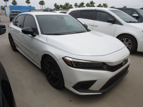 Used 2023 Honda Civic Sport image 2