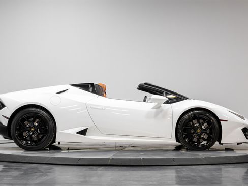 Used 2019 Lamborghini Huracan LP 580-2 RWD image 14