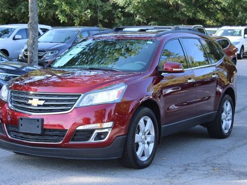 Used 2017 Chevrolet Traverse LT w/ Style and Technology Package AWD/4WD image 3