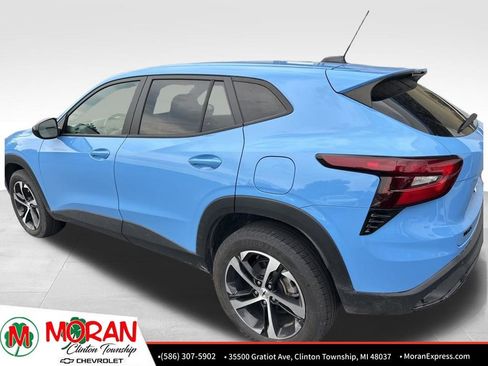 Used 2024 Chevrolet Trax RS w/ Driver Confidence Package FWD image 3
