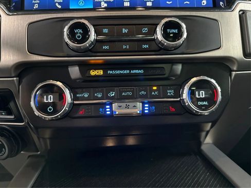 Used 2022 Ford F450 Platinum w/ FX4 Off-Road Package AWD/4WD image 30