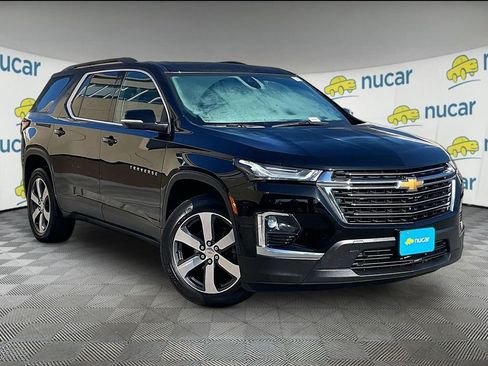 Used 2023 Chevrolet Traverse LT w/ LT Premium Package AWD/4WD image 1