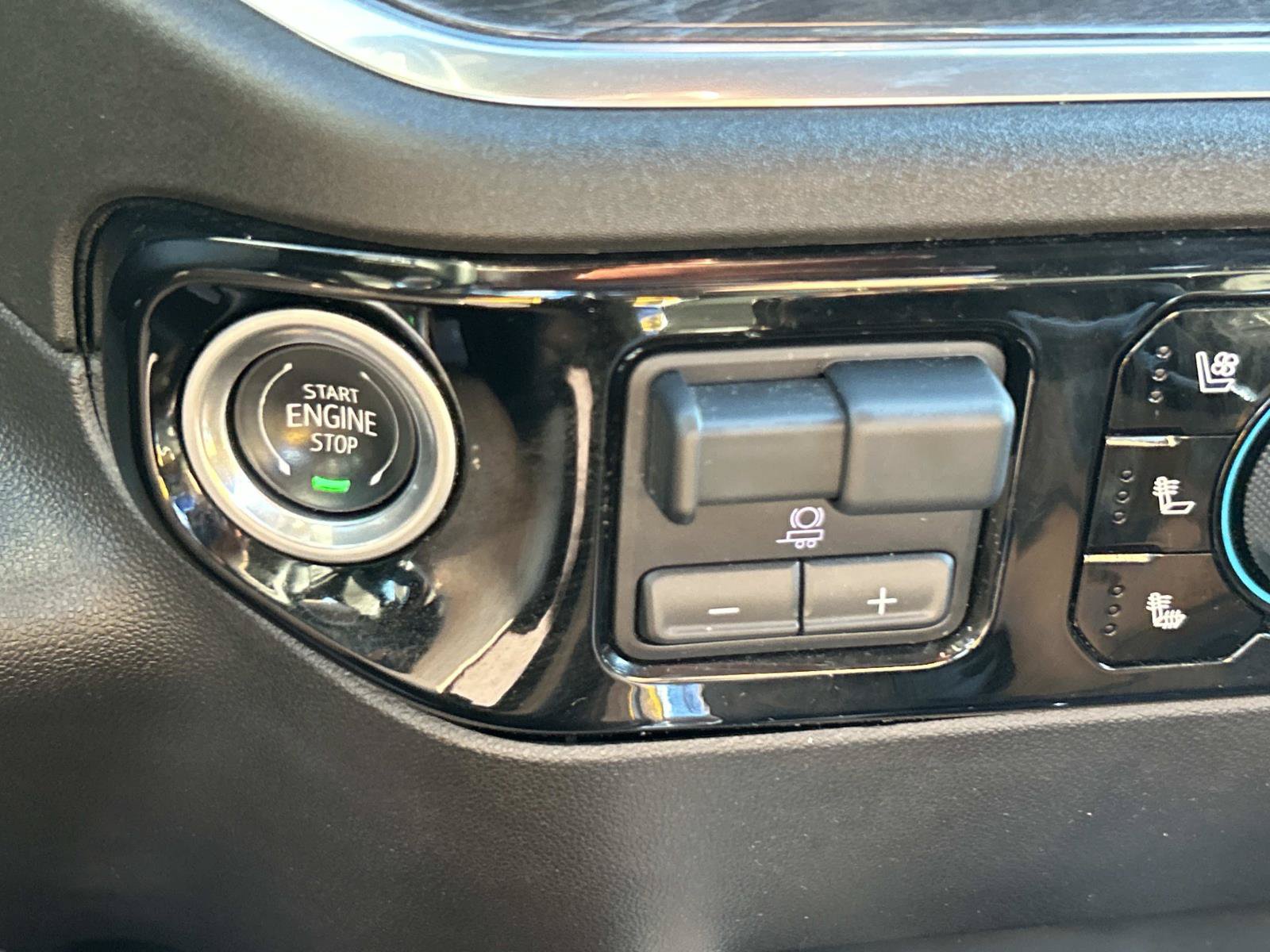 Used 2024 Chevrolet Silverado 1500 LTZ AWD/4WD image 40