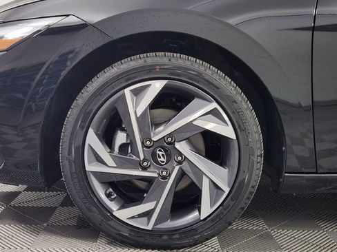 Certified 2025 Hyundai Elantra SEL FWD image 19