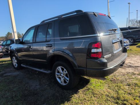 Used 2010 Ford Explorer XLT image 4