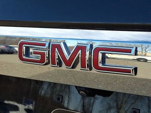 Used 2024 GMC Yukon SLE image 31