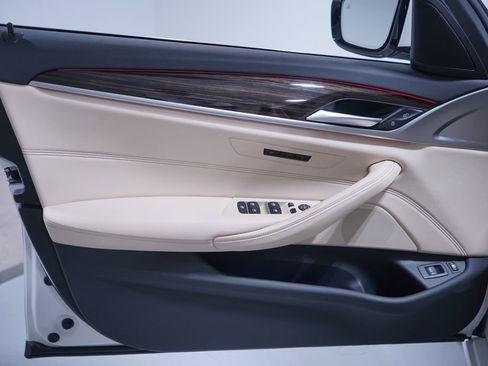 Used 2023 BMW 530e 530e iPerformance w/ Convenience Package image 16