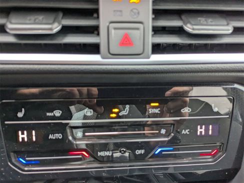 New 2026 Volkswagen Taos SE image 26