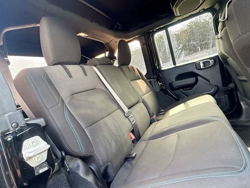 Used 2023 Jeep Wrangler Unlimited Rubicon 4xe w/ Cold Weather Group AWD/4WD image 31