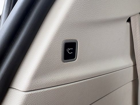 Used 2020 Chrysler Pacifica Touring-L image 29