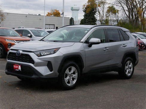 Used 2019 Toyota RAV4 LE image 3