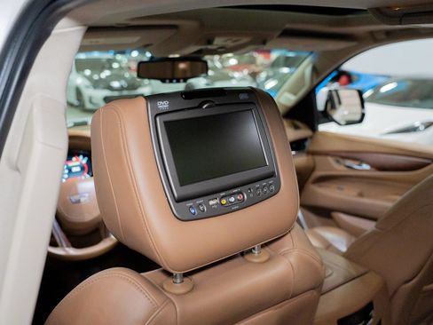 Used 2016 Cadillac Escalade Platinum AWD/4WD image 26