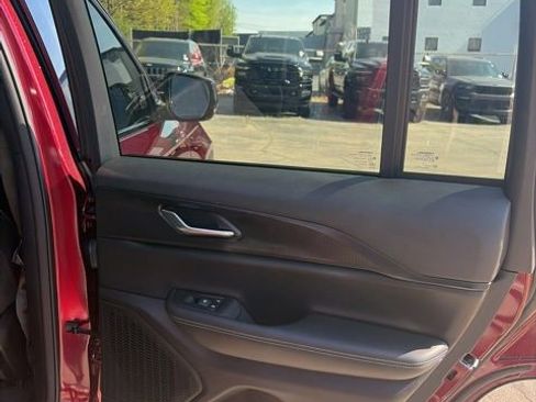 Used 2024 Jeep Grand Cherokee Altitude image 22