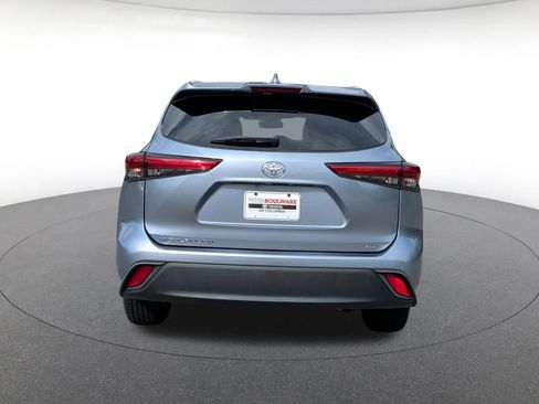 Used 2021 Toyota Highlander XLE FWD image 4