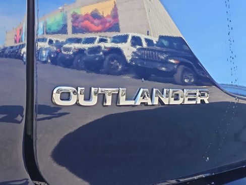 Used 2022 Mitsubishi Outlander SE image 13