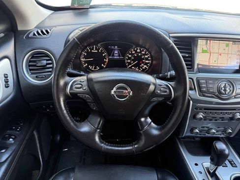 Used 2019 Nissan Pathfinder SL AWD/4WD image 14