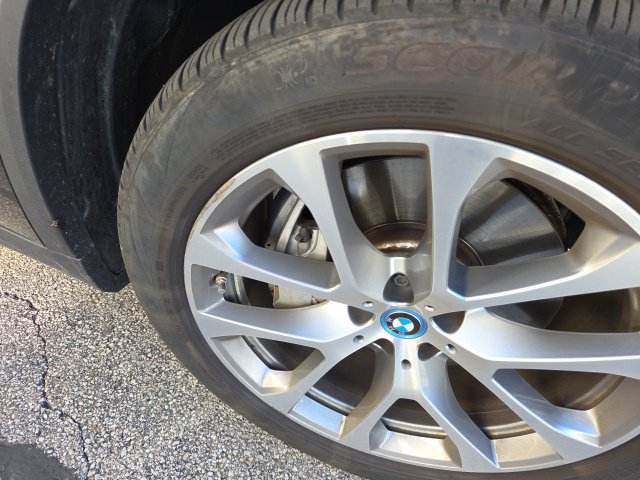Used 2024 BMW X5 xDrive50e w/ Premium Package AWD/4WD image 11