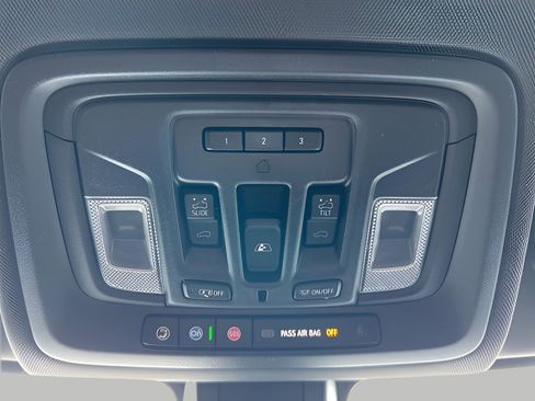 Used 2019 Chevrolet Silverado 1500 High Country w/ Technology Package image 18