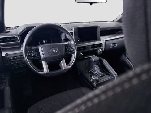 Certified 2025 Toyota 4Runner SR5 AWD/4WD image 22