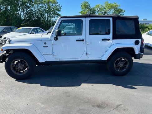 Used 2016 Jeep Wrangler Unlimited Sahara AWD/4WD image 2