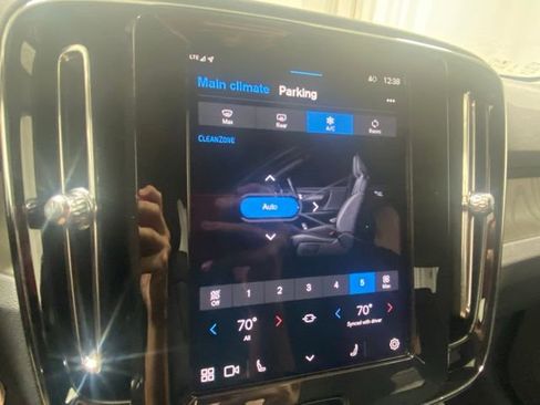 Certified 2025 Volvo XC40 B5 Plus image 24