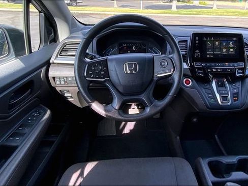 Used 2018 Honda Odyssey EX image 5