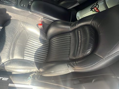 Used 2001 Chevrolet Corvette Convertible w/ Preferred Equipment Group2 image 11