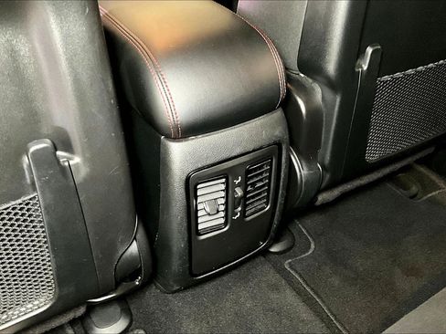 Used 2024 Dodge Durango GT AWD/4WD image 11