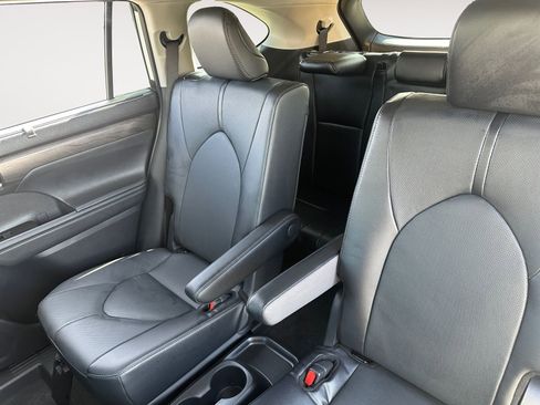 New 2026 Toyota Highlander Limited image 13