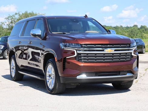 Used 2023 Chevrolet Suburban Premier AWD/4WD image 4