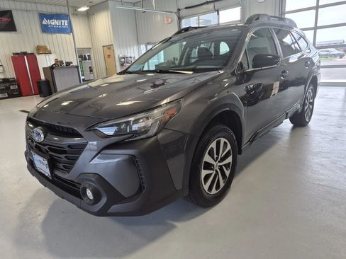 Used 2023 Subaru Outback Premium AWD/4WD image 5