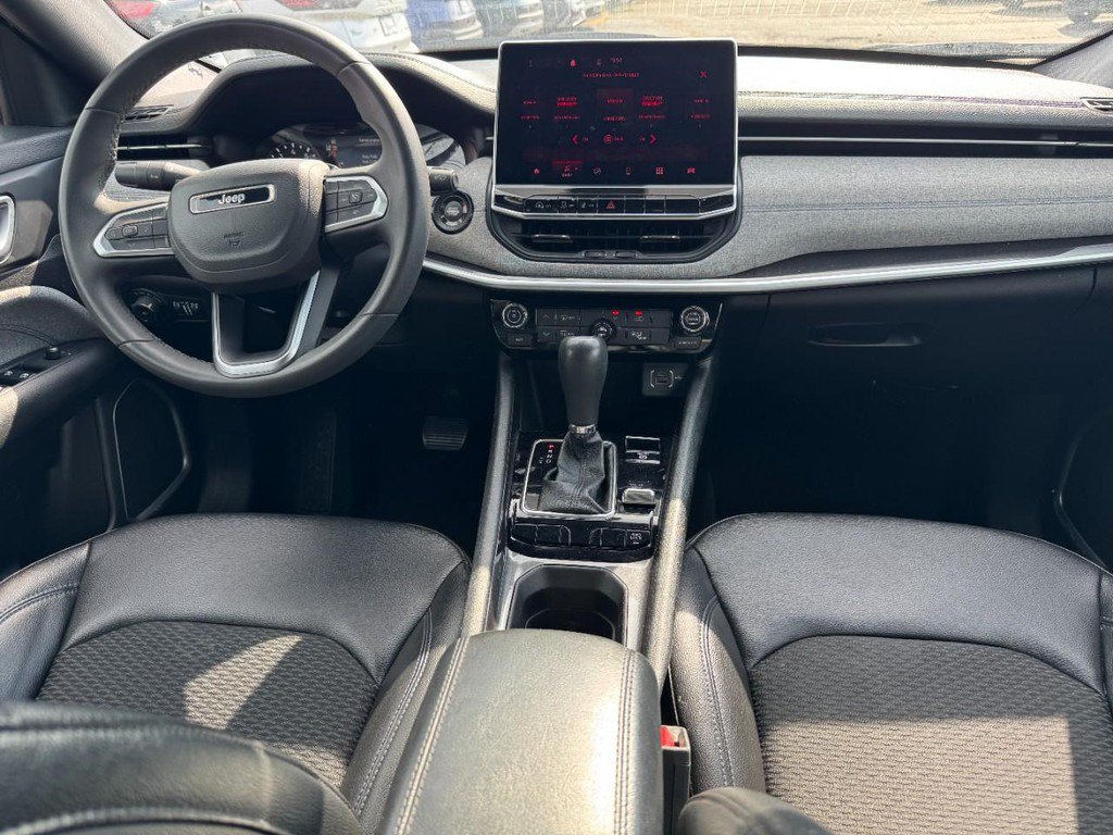 Used 2024 Jeep Compass Latitude AWD/4WD image 11