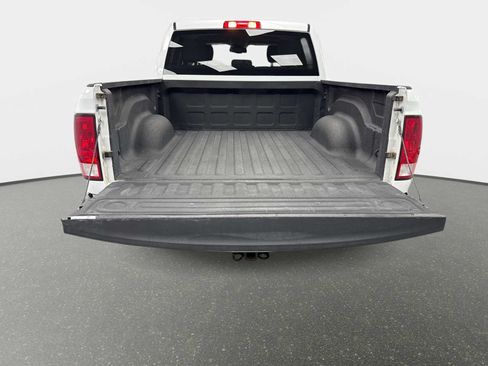 Used 2022 RAM 1500 Classic SLT w/ Electronics Group AWD/4WD image 18