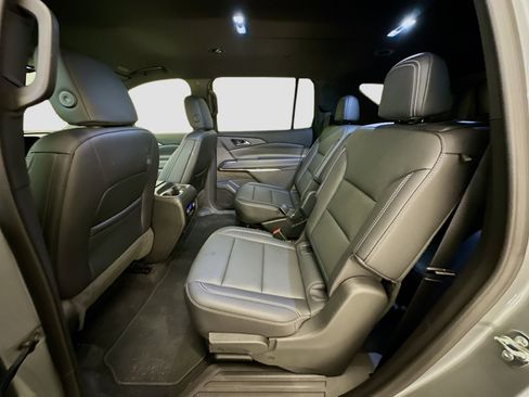 Used 2025 Chevrolet Traverse LT image 29