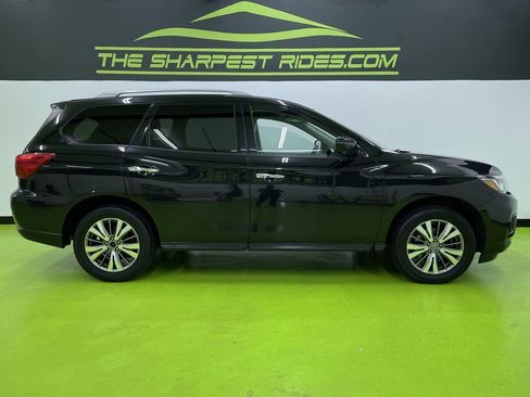 Used 2019 Nissan Pathfinder SL image 11