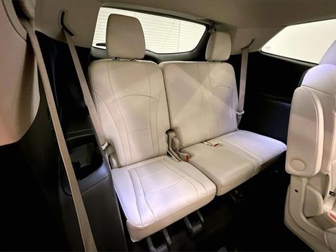 Used 2023 Buick Enclave Essence image 27