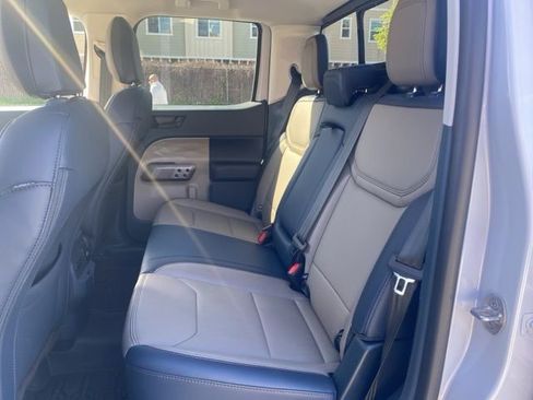 Used 2025 Ford Maverick Lariat image 11