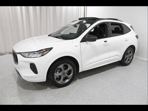 Certified 2024 Ford Escape ST-Line w/ Tech Pack #1 AWD/4WD image 3