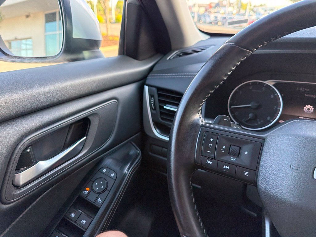 Used 2025 Nissan Rogue SV FWD image 21