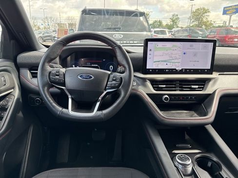 Used 2025 Ford Explorer ST-Line w/ ST-Line Street Pack AWD/4WD image 9