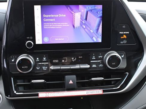 Certified 2025 Toyota Highlander XLE image 15