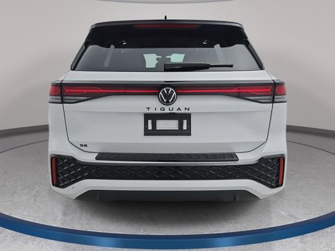 New 2026 Volkswagen Tiguan SE R-Line FWD image 6