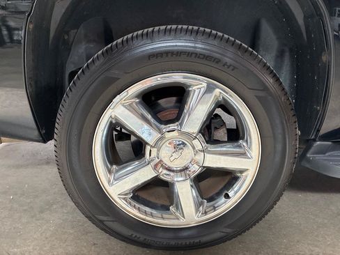 Used 2012 Chevrolet Tahoe LTZ AWD/4WD image 7