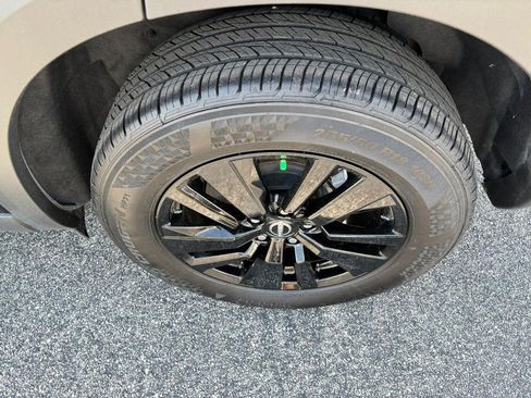 Used 2025 Nissan Pathfinder SL AWD/4WD image 7