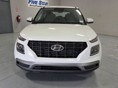 New 2026 Hyundai Venue SE image 2