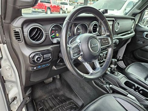Used 2022 Jeep Wrangler Unlimited Sahara image 18