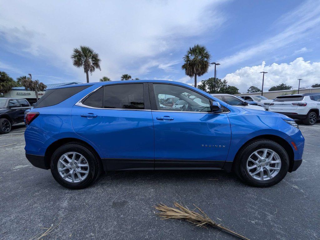 Used 2024 Chevrolet Equinox LT AWD/4WD image 2