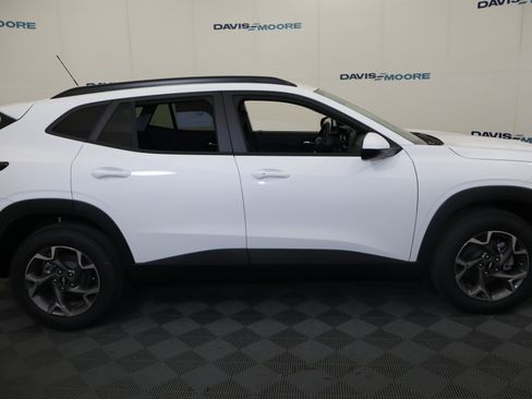 New 2026 Chevrolet Trax LT w/ Driver Confidence Package FWD image 5