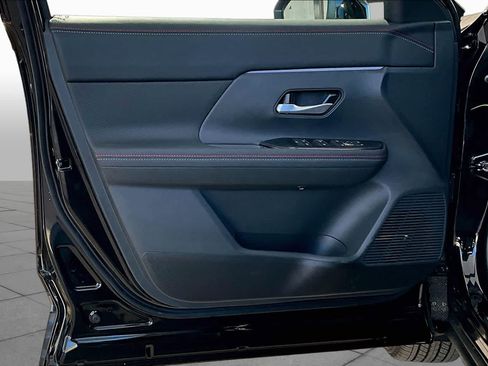 New 2026 Nissan Kicks SR w/ Illumination Package FWD image 13